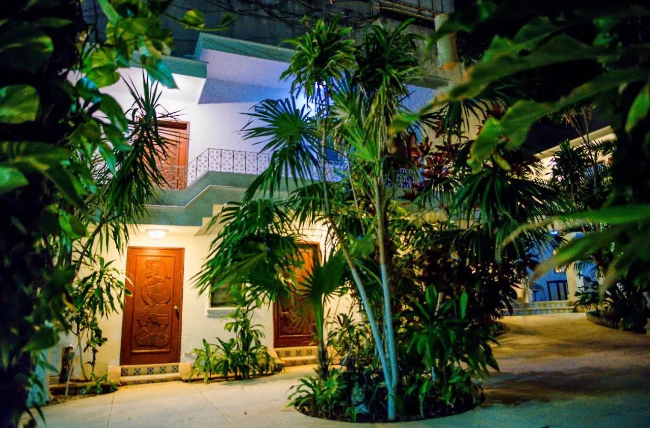 Hotel El Tropical Playa Del Carmen 3*,