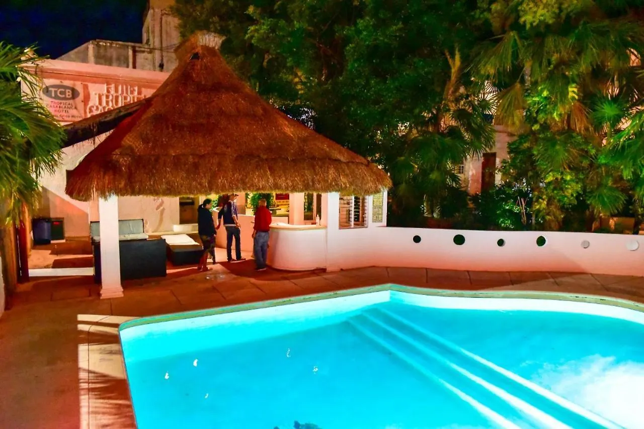 فندق El Tropical بلايا ديل كارمن 3*,  المكسيك